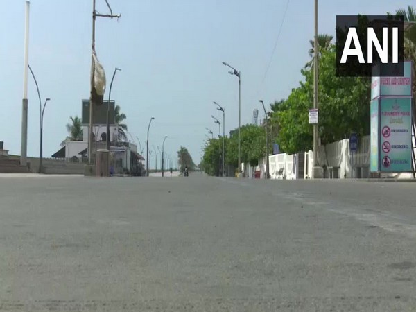 Streets in Puducherry wear a deserted look on Sunday (image/ANI)