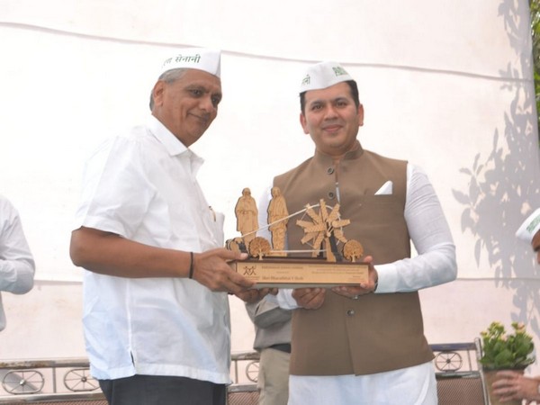 Surat's Greenman pay tribute to Pulwama martyrs.