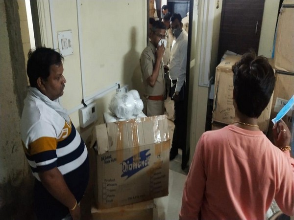 Pune Police seizing the facemasks from a  godown at  Narpatgiri Chowk on Thursday. Photo/ANI
