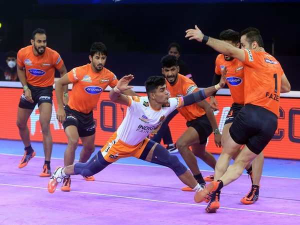 Puneri Paltan's Aslam Imandar in action (Photo/PKL)