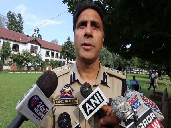 Baramulla SSP Abdul Qayoom speaking to reporters in Baramulla on Tuesday.