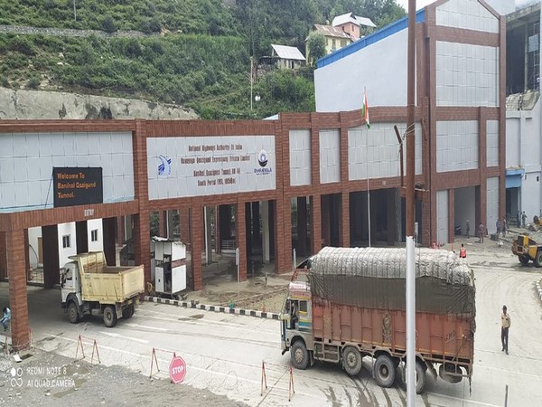 Qazigund-banihal Entrance (Photo: Twitter/@nitingadkari)