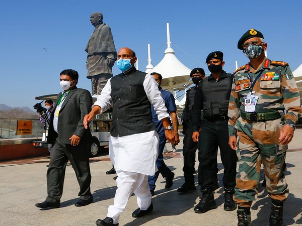 Union Minister Rajnath Singh visits Statue of Unity (Photo/Twitter)