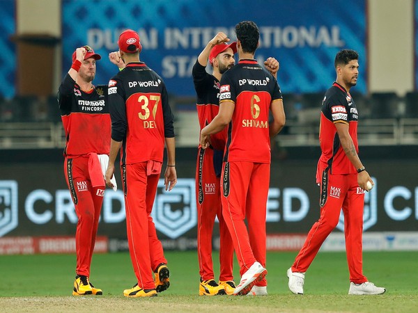 RCB players celebrating after taking a wicket (Photo/IPL Twitter)