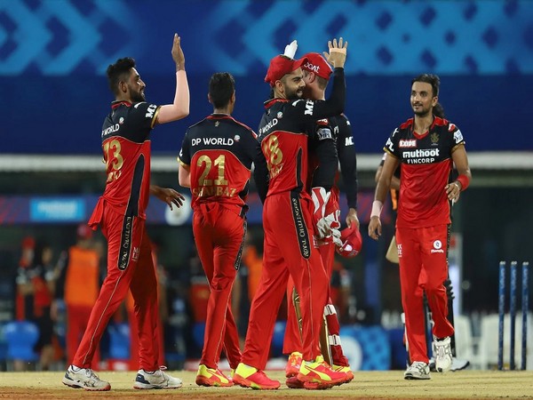 RCB players celebrate after the win against SunRisers Hyderabad (Photo/ iplt20.com)