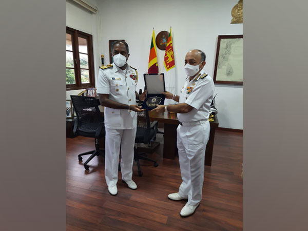 Vice Admiral AK Chawla, Flag Officer Commanding-in-Chief, Southern Naval Command with Rear Admiral Sanjeewa Dias, Commander Eastern Naval Area, Sri Lanka Navy. (Twitter)