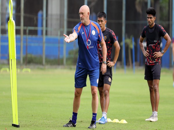 RoundGlass Punjab FC Coach Ed Engelkes during practice session (Image: AIFF Media)