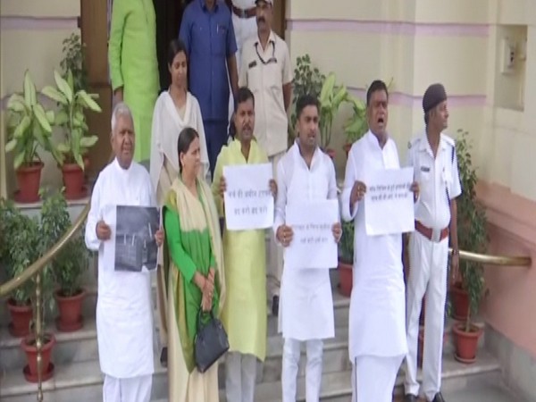 RJD leaders protest outside Bihar Legislative Assembly on Thursday. Photo/ANI