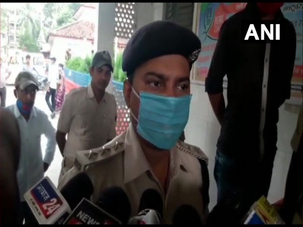 Bihar DSP Anand Pandey addressing the media today. (Photo/ANI)