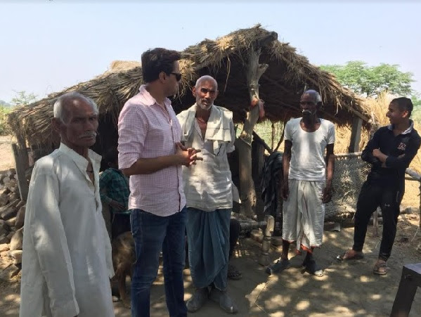 RJ Raunac convincing the villagers of Dalelpur to cast vote