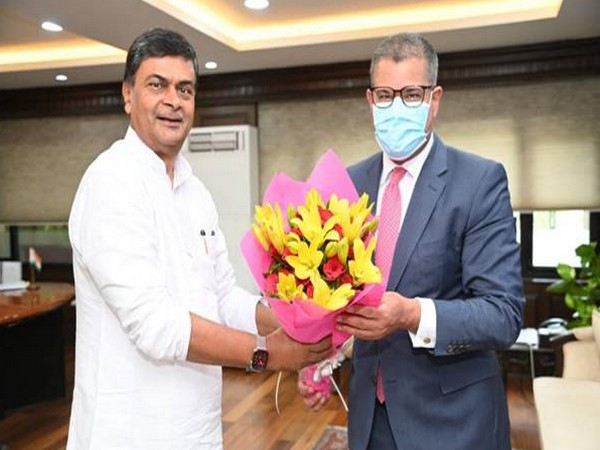 Union Minister of Power and Renewable Energy RK Singh with COP 26 President Alok Sharma