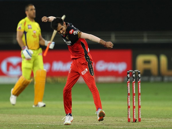 RCB spinner Yuzvendra Chahal celebrates after dismissing MS Dhoni (Photo/ iplt20.com)