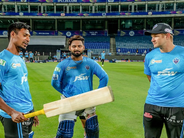 Delhi Capitals skipper Rishabh Pant with Mustafizur Rahman and Shane Watson (Image: DC Twitter)