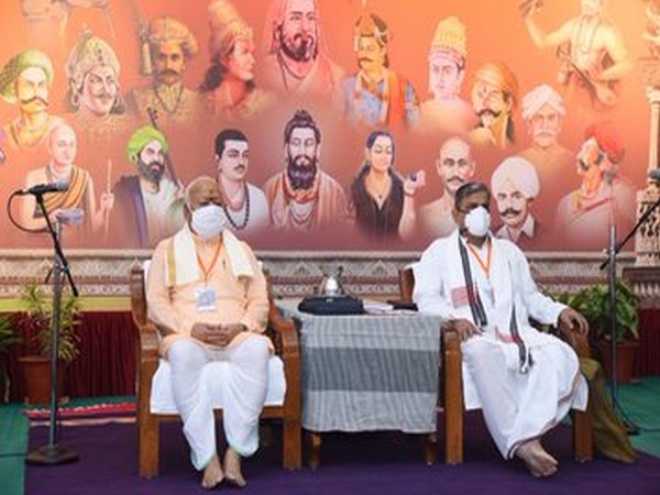 Mohan Bhagwat, Dattatreya Hosabale at the RSS meet (photo/ANI)