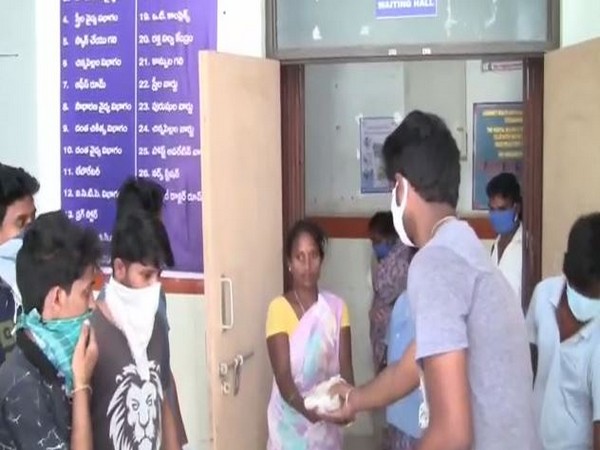 RSS workers distributed food to needy people in Andhra Pradesh during lockdown. Photo/ANI