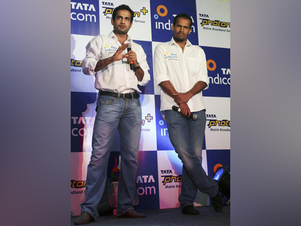 Irfan Pathan (L) and Yusuf Pathan (R)