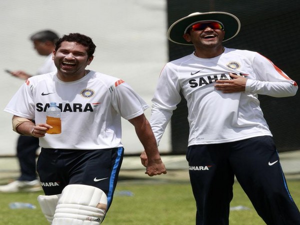 Sachin Tendulkar (L) and Virender Sehwag (R)