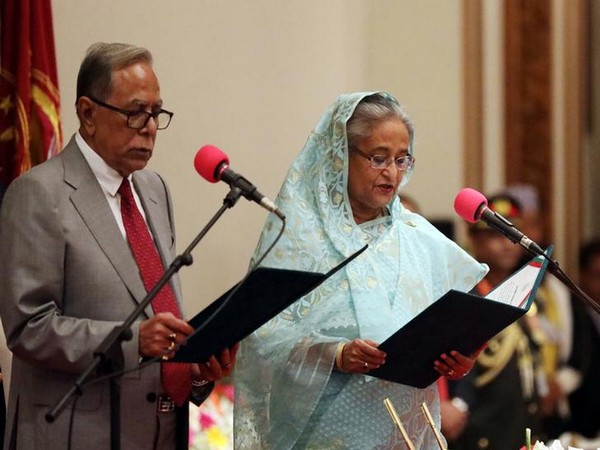 Bangladesh President Abdul Hamid (L) and Prime Minister Sheikh Hasina