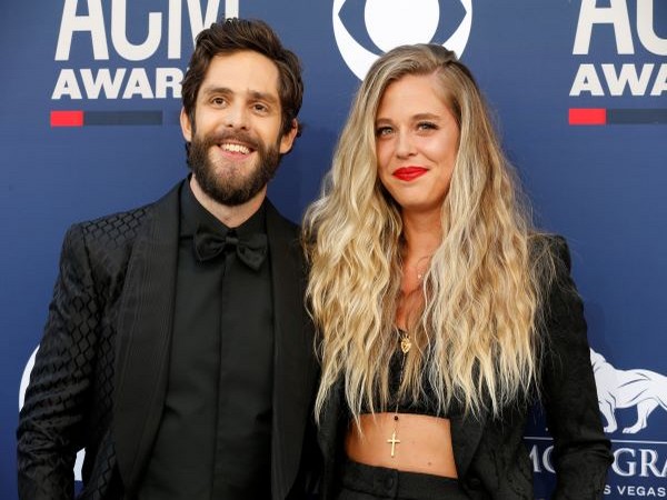 Thomas Rhett with wife Lauren Akins 