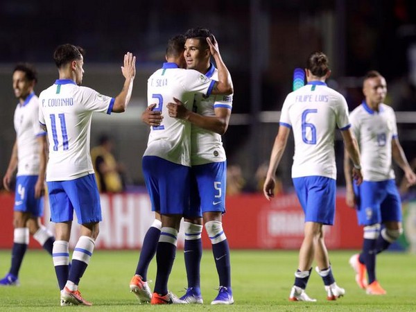 Brazilian players in the match against Bolivia.