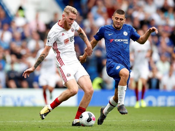Sheffield United's Oliver McBurnie in action with Chelsea's Mateo Kovacic 