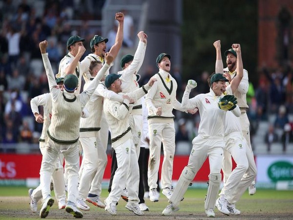 Australia celebrate after retaining the Ashes