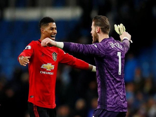 Marcus Rashford celebrates with David de Gea after winning against Manchester City 