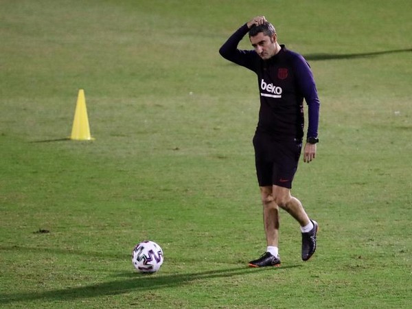  Barcelona coach Ernesto Valverde during training