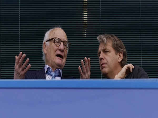 Chelsea chairman Bruce Buck with new owner Todd Boehly (Photo: Reuters)