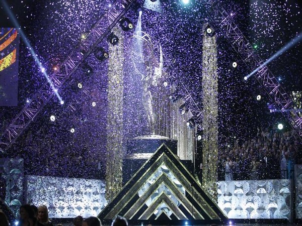 General view of confetti falling at the end of the show at the 42nd Annual Daytime Emmy Awards  