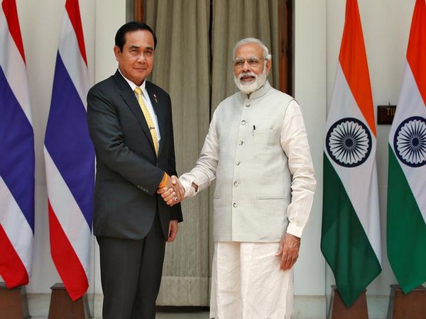 Prime Minister Narendra Modi (R) with his Thailand counterpart Prayuth Chan-ocha (L)