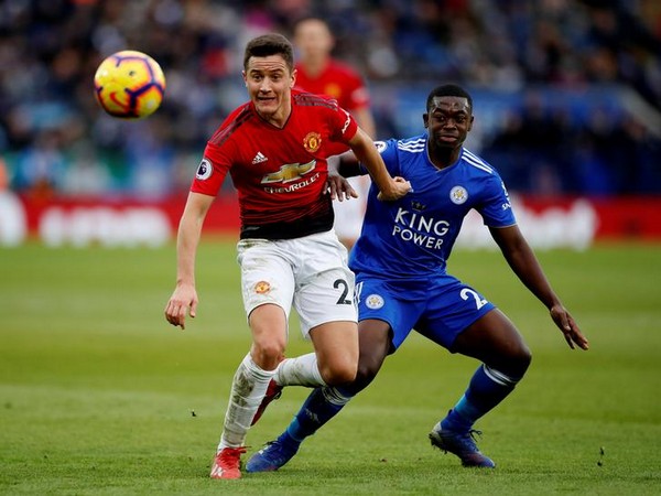 Manchester United's Ander Herrera in action with Leicester City's Nampalys Mendy