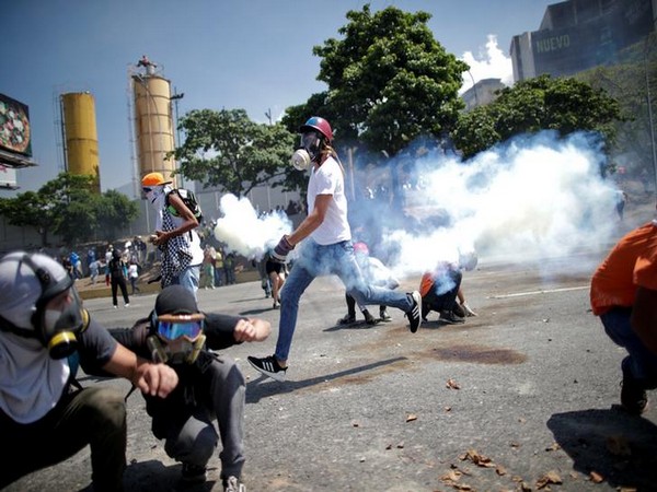Venezuelan protesting against President Nicolas Maduro on Tuesday (Photo: Reuters)