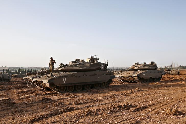 Israeli tanks near sothern border (Photo: Reuters)