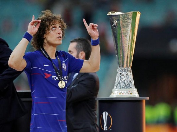David Luiz with the Europa League trophy