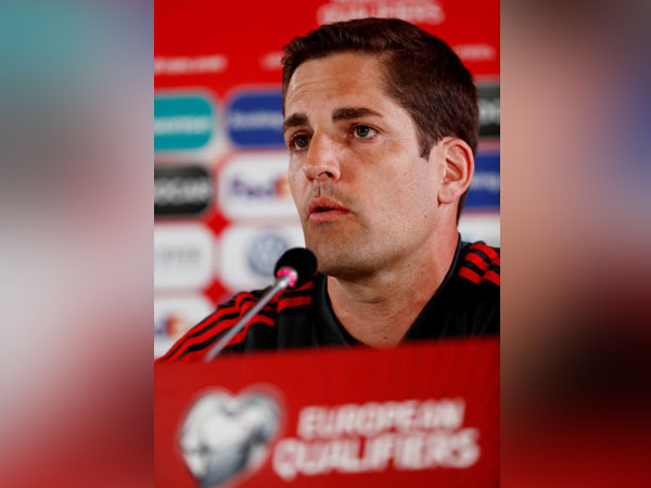 Spain assistant coach Robert Moreno 