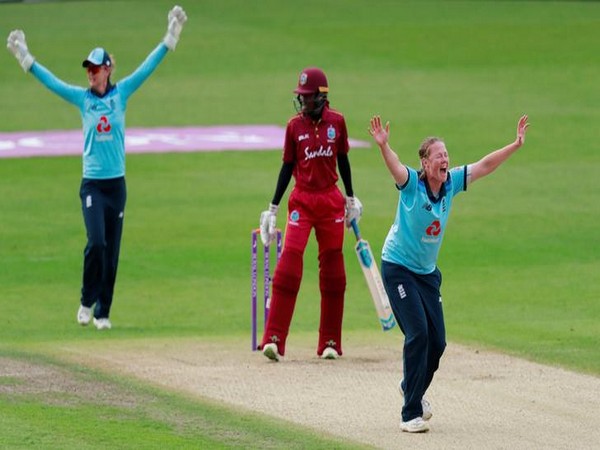 Anya Shrubsole appeals during the second ODI