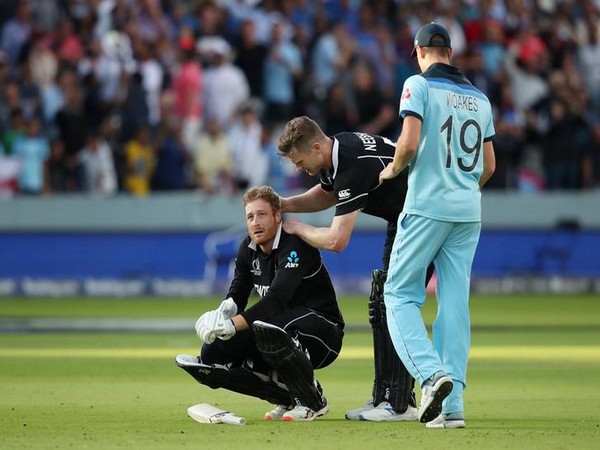 New Zealand's Martin Guptill consoled by teammate James Neesham 
