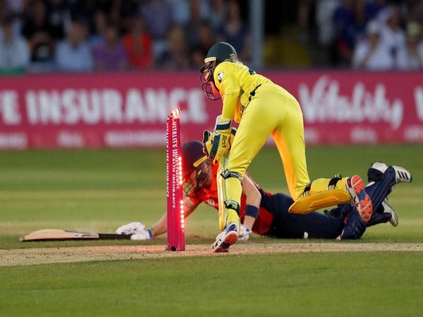 Australia wicket-keeper Alyssa Healy run out England skipper Heather Knight.