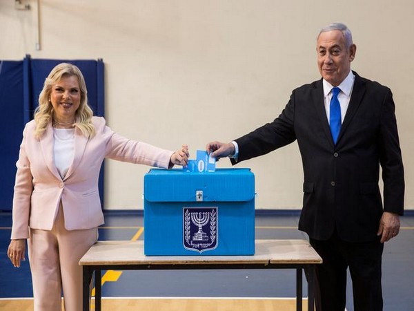 Israeli Prime Minister Benjamin Netanyahu with his wife Sara cast their ballot in Jerusalem on Tuesday (Photo/Reuters)