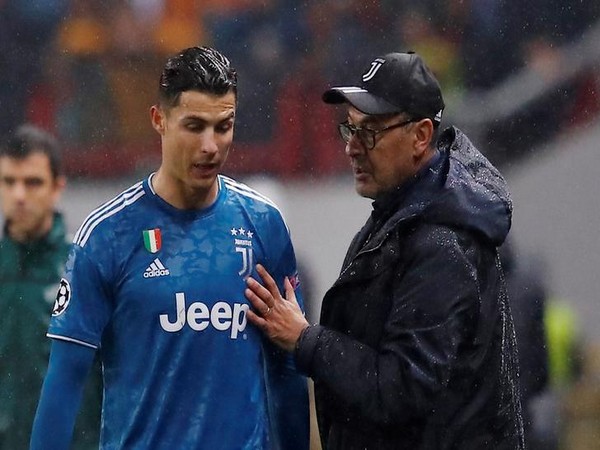 Juventu's Cristiano Ronaldo (left) with manager Maurizio Sarri (right)