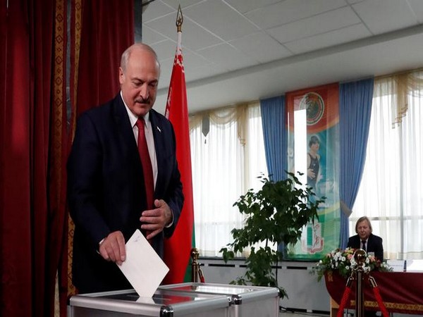 Belarusian President Alexander Lukashenko casts his ballot on Sunday in Minsk (Photo/Reuters)