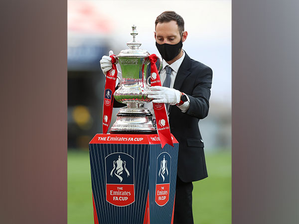 FA Cup trophy (Photo: Reuters)