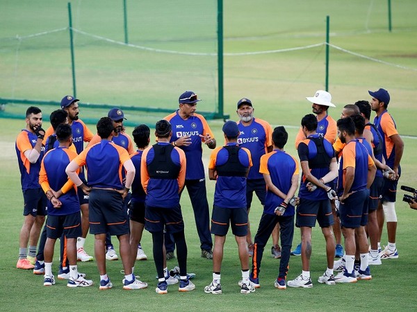 Ravi Shastri with India men's cricket team