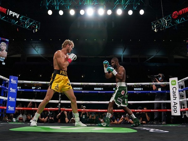 The two boxers in action at Hard Rock Stadium