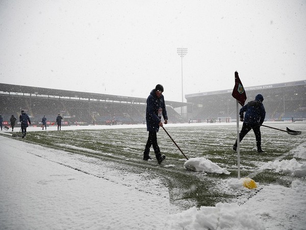 PL match between Spurs and Burnley postponed after heavy snowfall (Photo: Reuters)