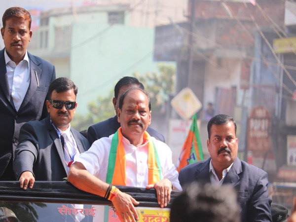 Picture Courtesy (Raghubar Das Twitter)