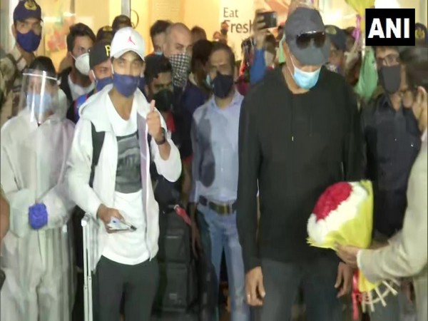 India stand-in skipper Ajinkya Rahane and coach Ravi Shastri.