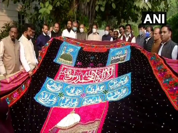 Congress leader hands over a chadar to be offered at Ajmer Dargah (Photo/ANI)