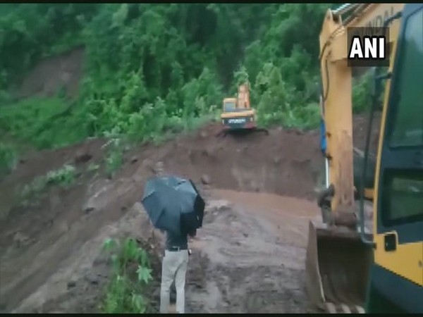 Maharashtra Police and administration clearing debris from the Mumbai-Goa highway in Raigad. [Photo/ANI]